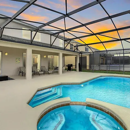8Br Lakefront Home - Private Pool Hot Tub Bbq & More